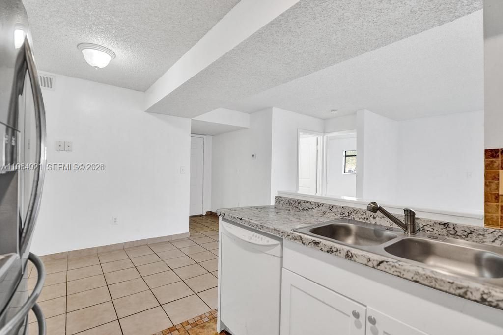 351 Palm Way , Unit 108, Pembroke Pines, FL 33025 Photo