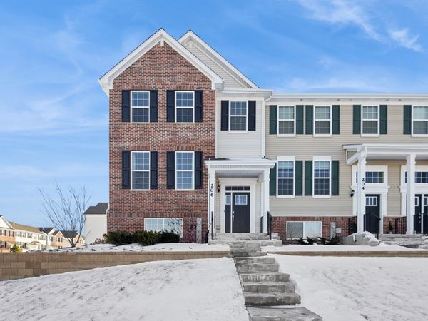 206 Neubauer Circle, Unit 1601, Lindenhurst, IL 60046