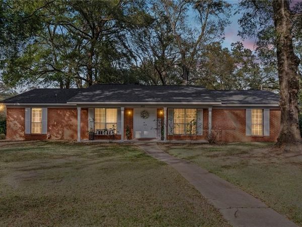 302 Hummingbird Drive N, Satsuma, AL 36572