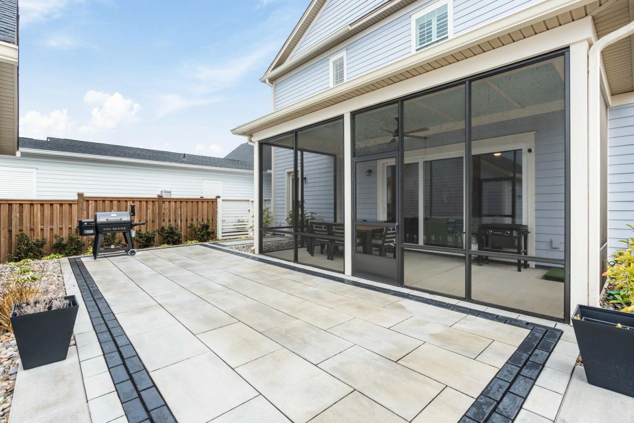 515 Rhythm Street Photo 64