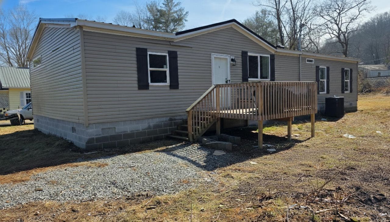 2523 Exeter Avenue, Middlesboro, KY 40965 Main Photo