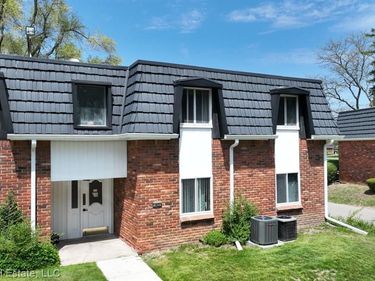 1822 Colonial Village Way, Waterford Twp, MI 48328