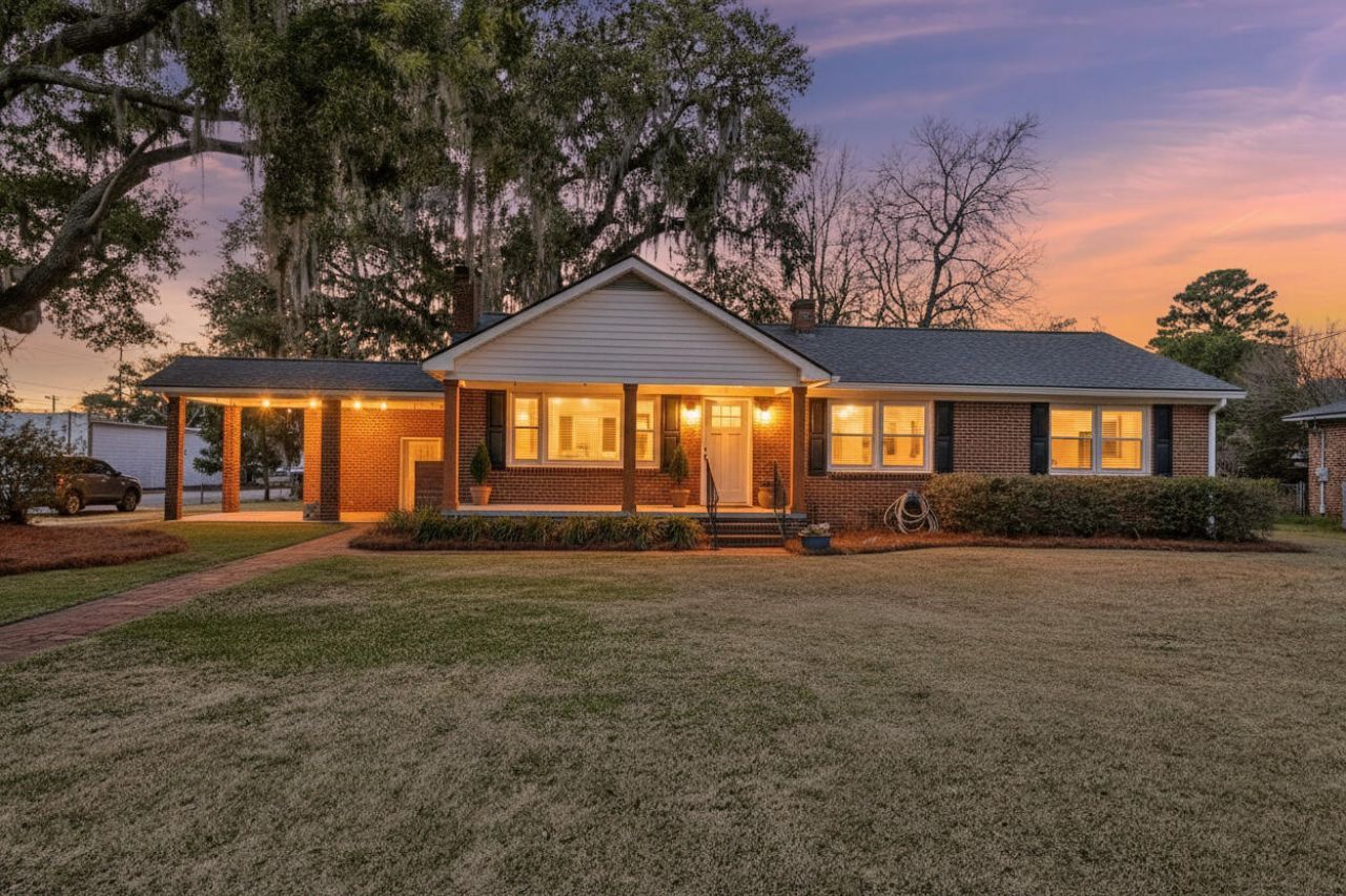 615 Wantoot Boulevard Photo 1