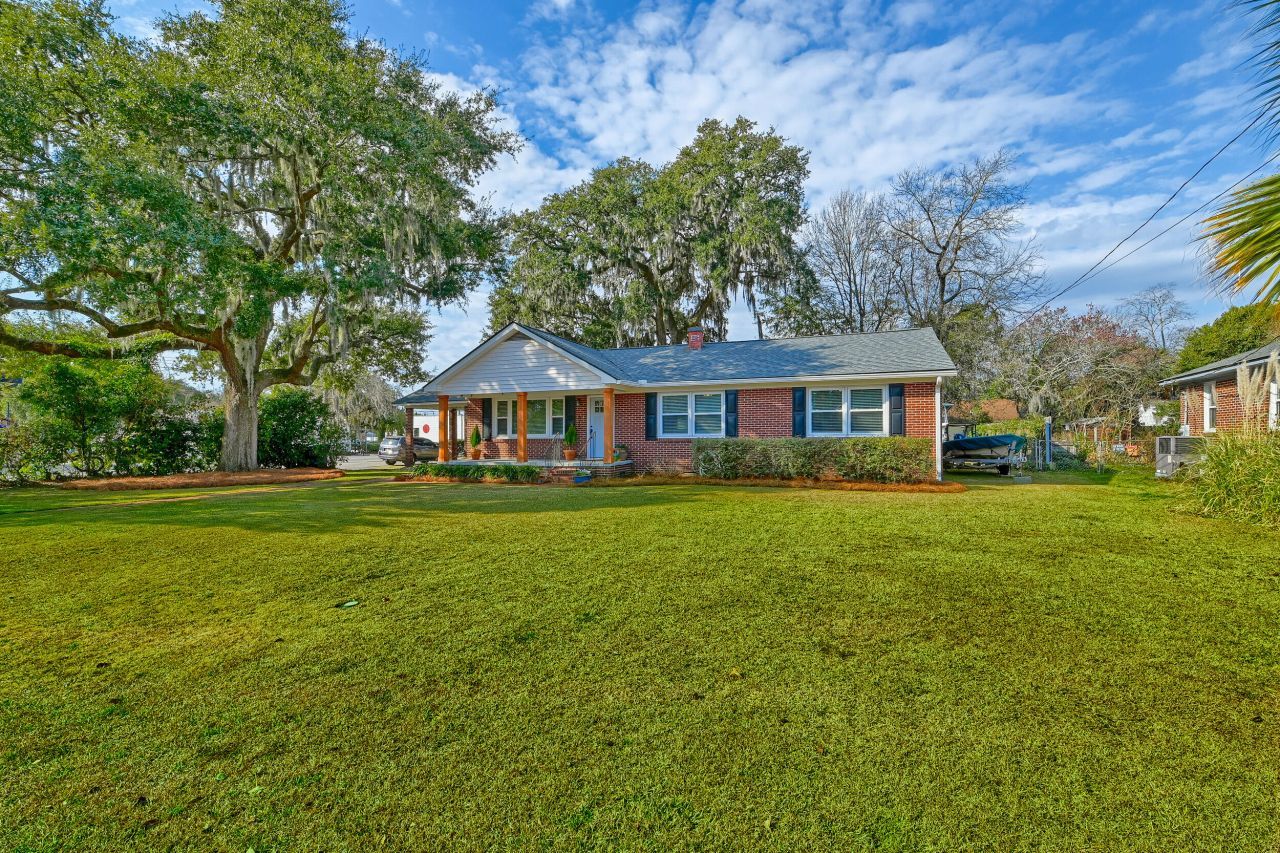 615 Wantoot Boulevard Photo 11