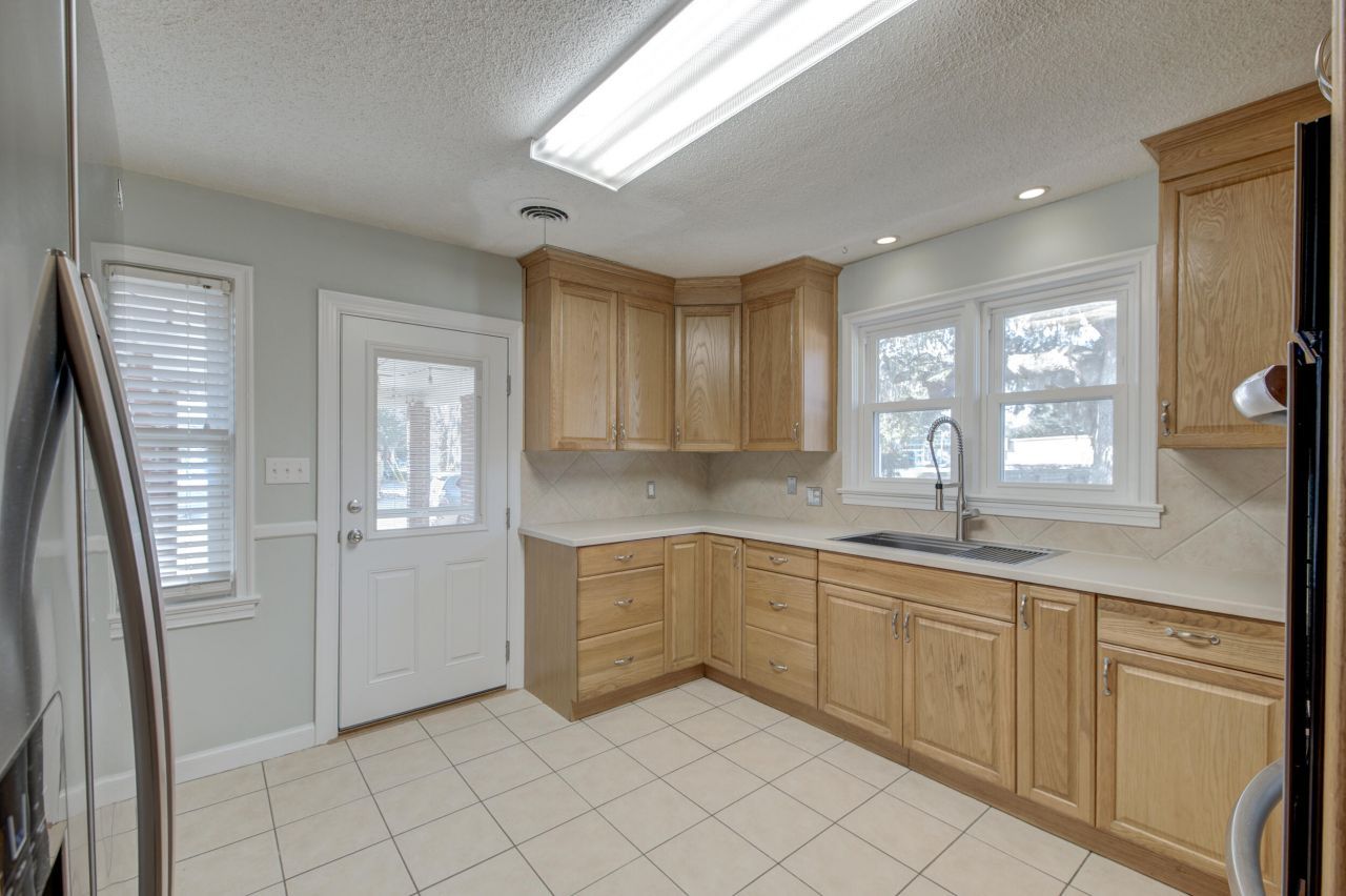 615 Wantoot Boulevard Photo 38