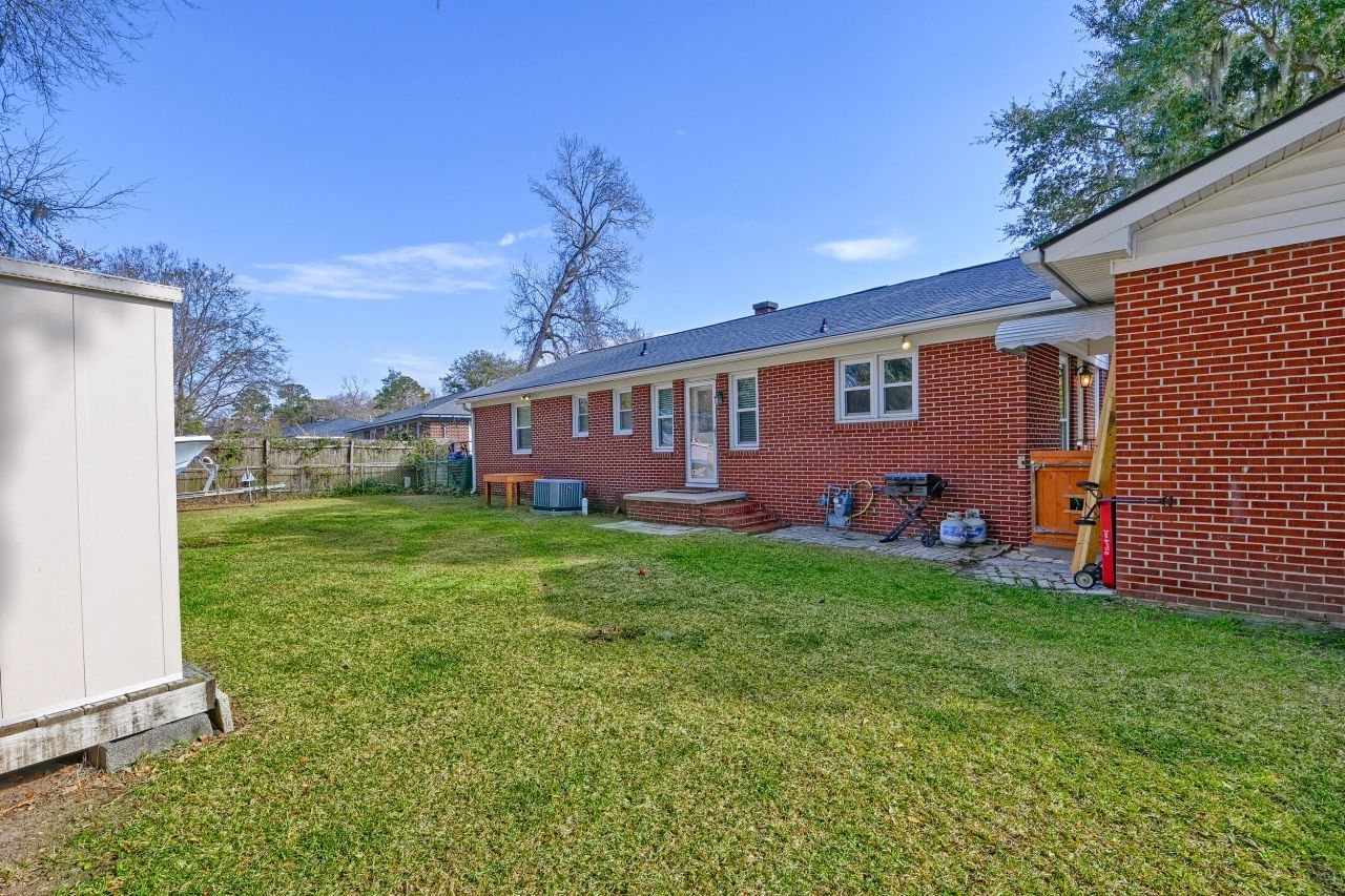 615 Wantoot Boulevard Photo 40