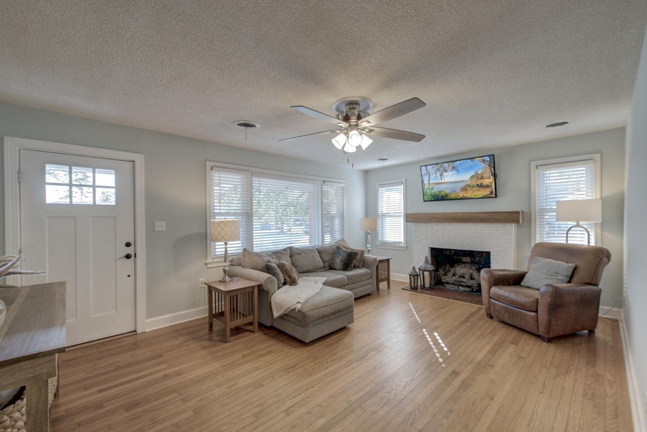 615 Wantoot Boulevard Photo 5