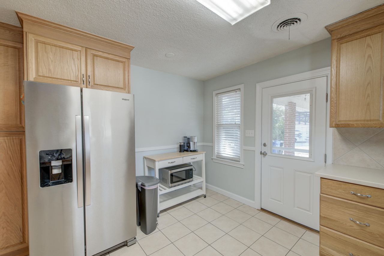 615 Wantoot Boulevard Photo 8