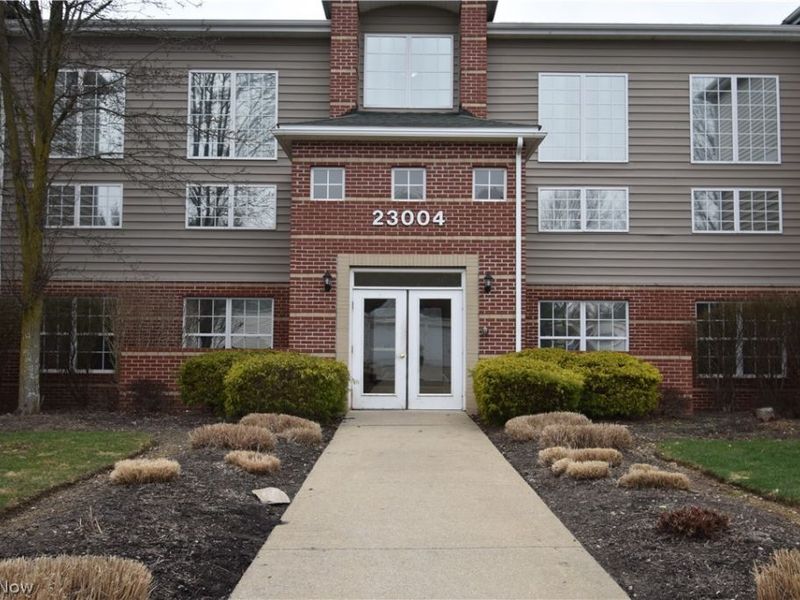 23004 Chandlers Lane, Unit 4-344, Olmsted Falls, OH 44138 Photo 1