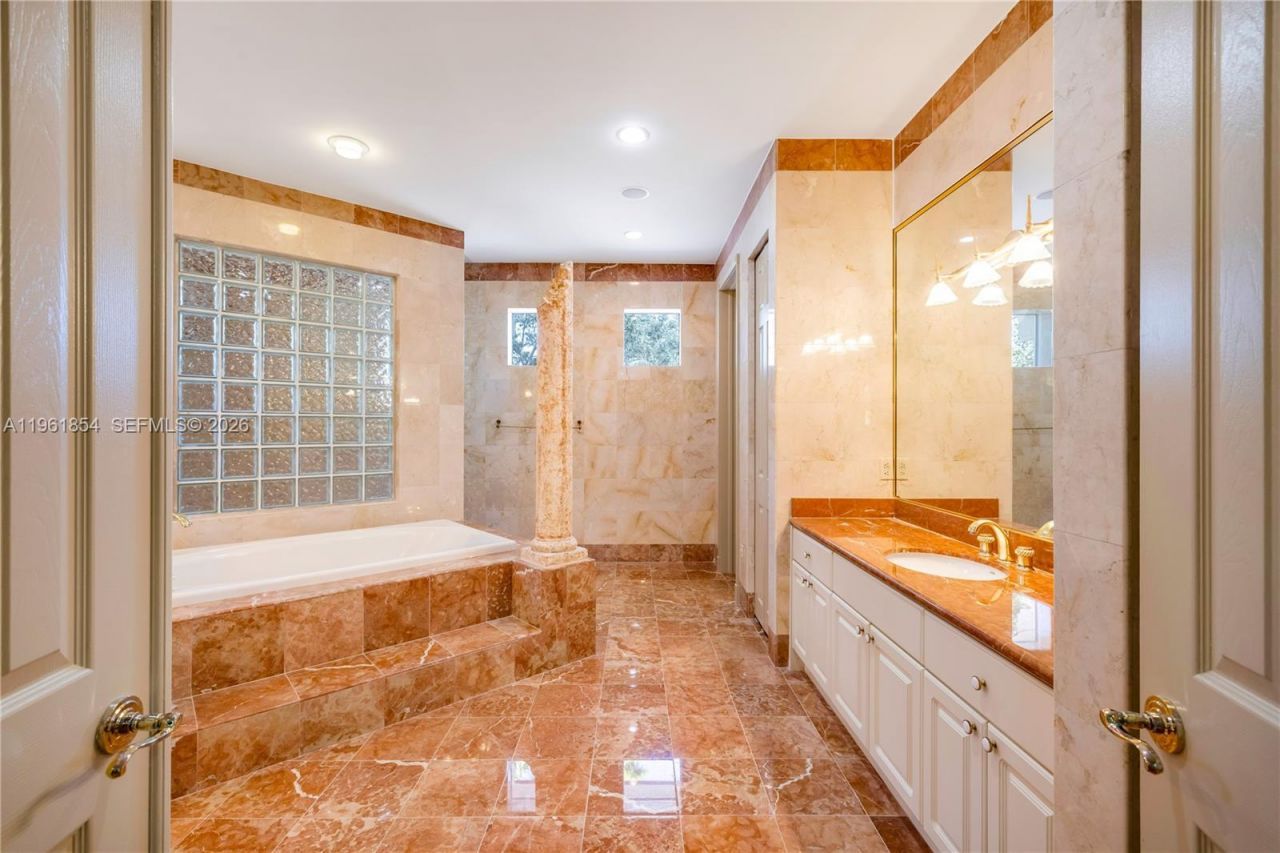 129 Gavilan Ave , Coral Gables, FL 33143 Photo