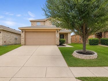 8808 Valley River Drive, Fort Worth, TX 76244