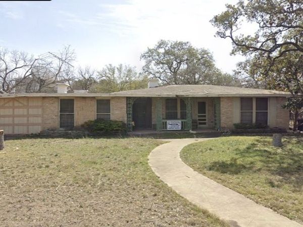5400 Thistle Dr, Leon Valley, TX 78238