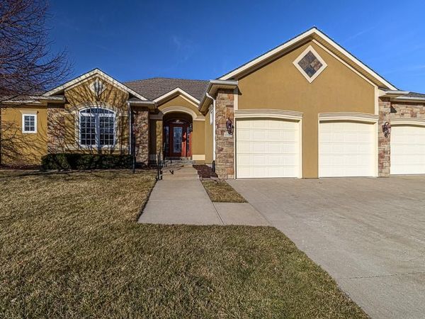 4207 Hidden Valley Drive, St Joseph, MO 64506