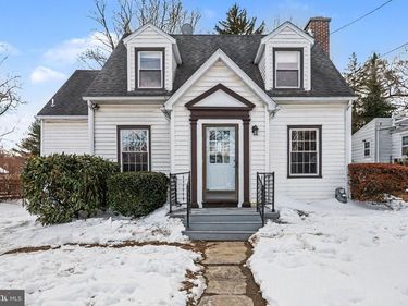 132 LOCUST GROVE ROAD, YORK, PA 17402