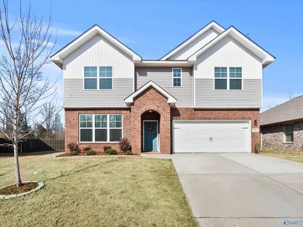 711 Magnolia Place Lane SW, Hartselle, AL 35640