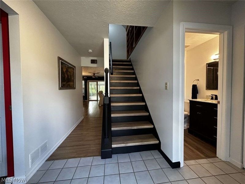 3370 Bristol Lane, Unit 2, Cuyahoga Falls, OH 44223 Photo 4