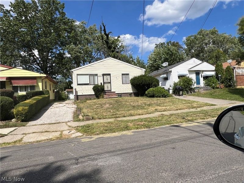 17001 Lipton Avenue, Cleveland, OH 44128 Photo 2