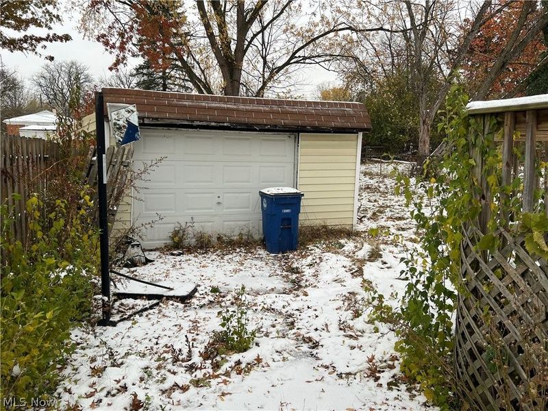 17001 Lipton Avenue, Cleveland, OH 44128 Photo 4