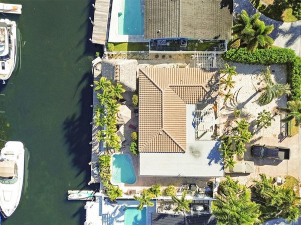 2401 SE 12th St, Pompano Beach, FL 33062