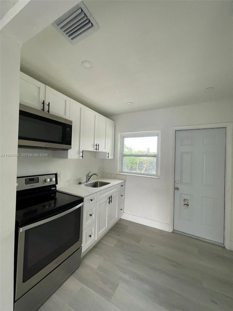 2035 NW 43rd St, Unit 2033, Miami, FL 33142 Photo