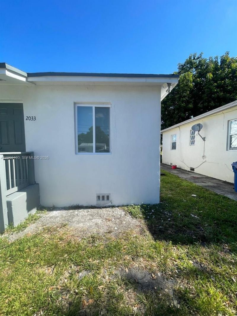2035 NW 43rd St, Unit 2033, Miami, FL 33142 Photo