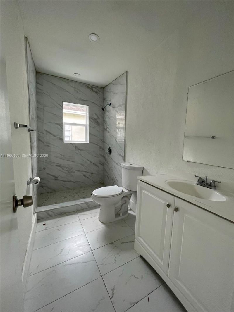 2035 NW 43rd St, Unit 2033, Miami, FL 33142 Photo