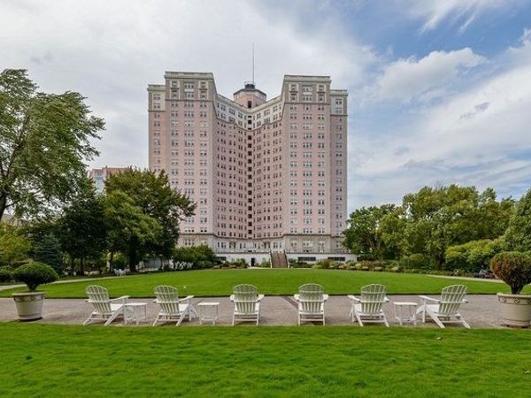 5555 N SHERIDAN Road, Unit 1011, Chicago, IL 60640