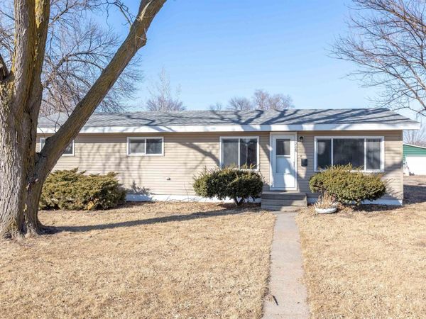 208 Iowa Avenue, Onawa, IA 51040