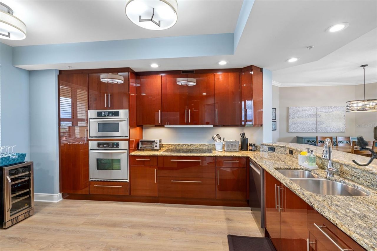 5823 Bowen Daniel Drive, Unit 703, Tampa, FL 33616 Photo