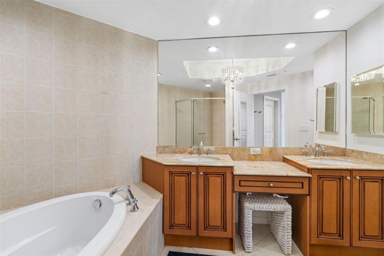 5823 Bowen Daniel Drive, Unit 703, Tampa, FL 33616 Photo