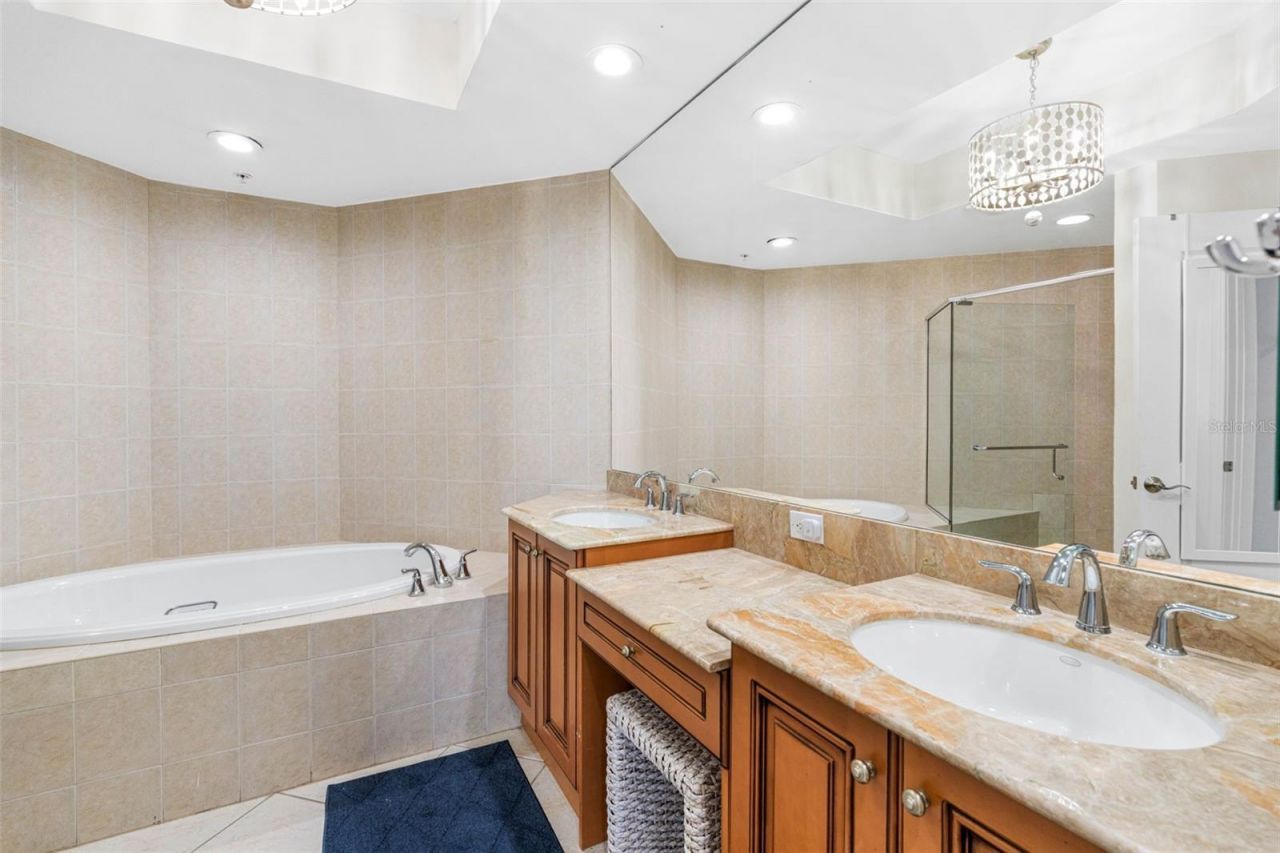 5823 Bowen Daniel Drive, Unit 703, Tampa, FL 33616 Photo