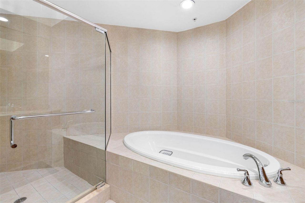 5823 Bowen Daniel Drive, Unit 703, Tampa, FL 33616 Photo