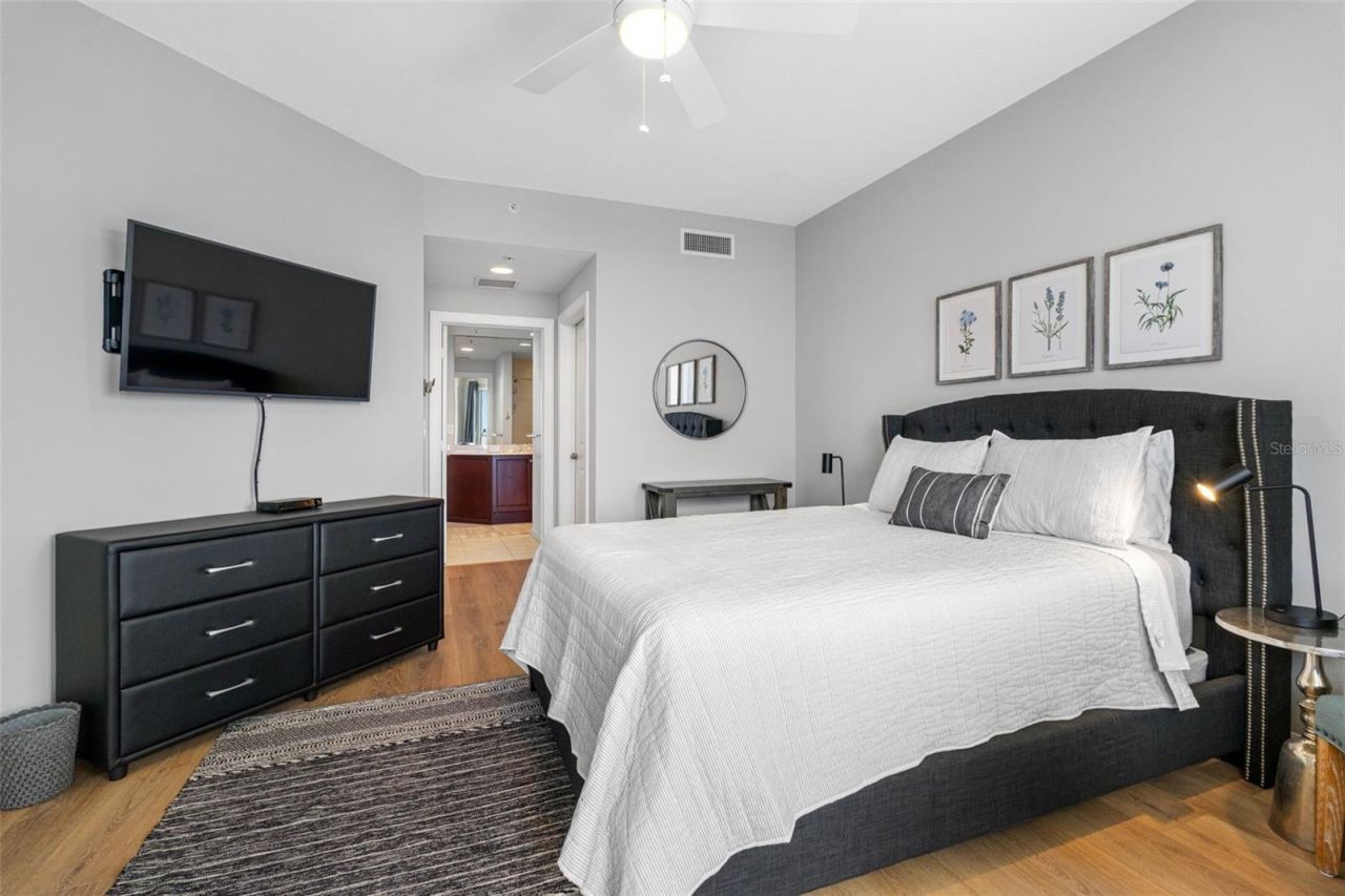 5823 Bowen Daniel Drive, Unit 703, Tampa, FL 33616 Photo