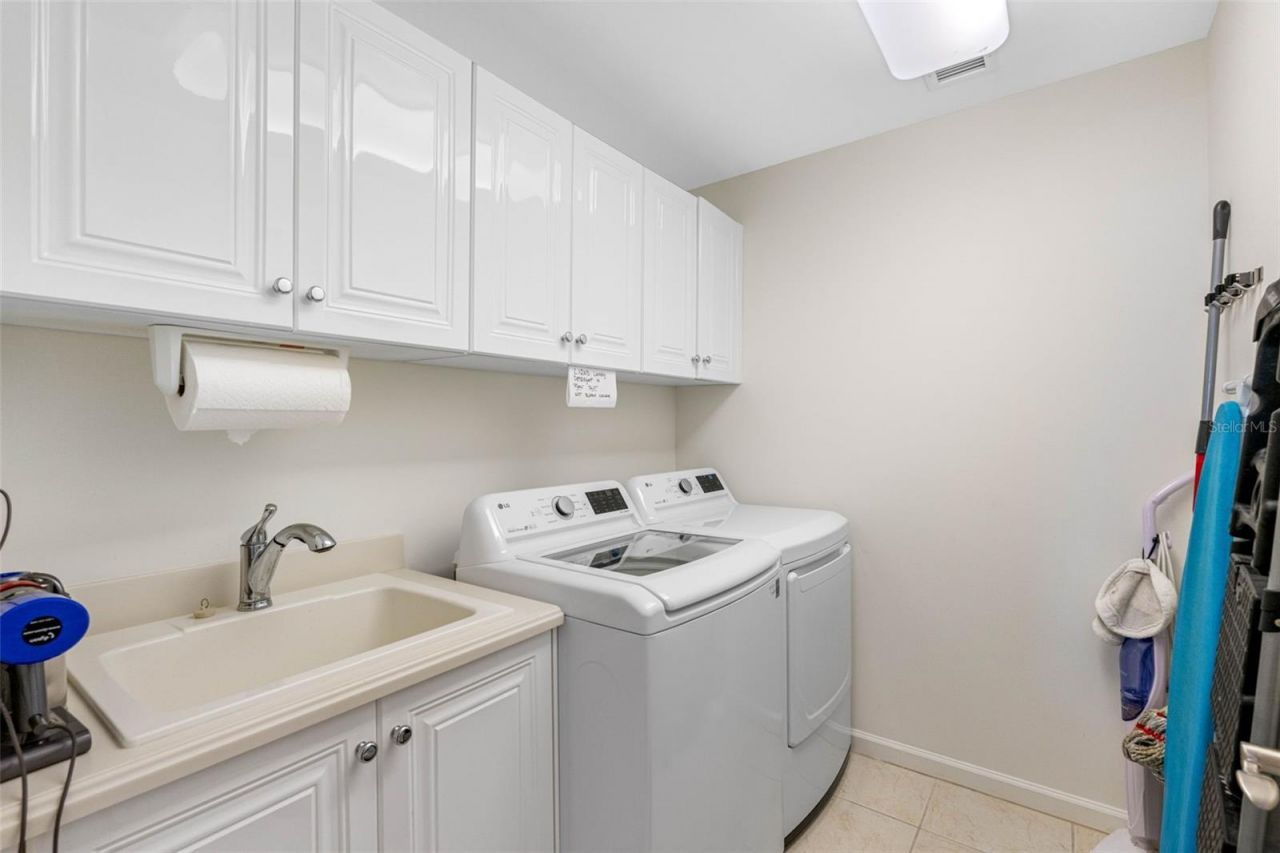 5823 Bowen Daniel Drive, Unit 703, Tampa, FL 33616 Photo