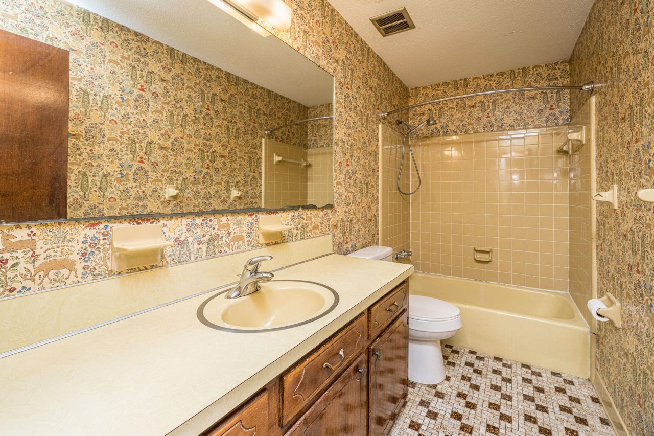 105 Chalcott Place Photo 22