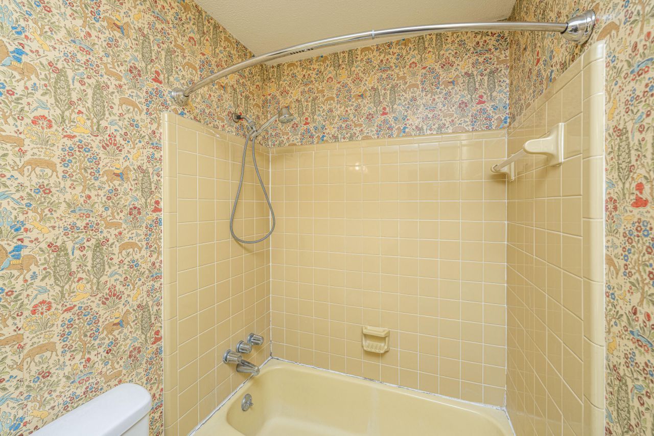 105 Chalcott Place Photo 23