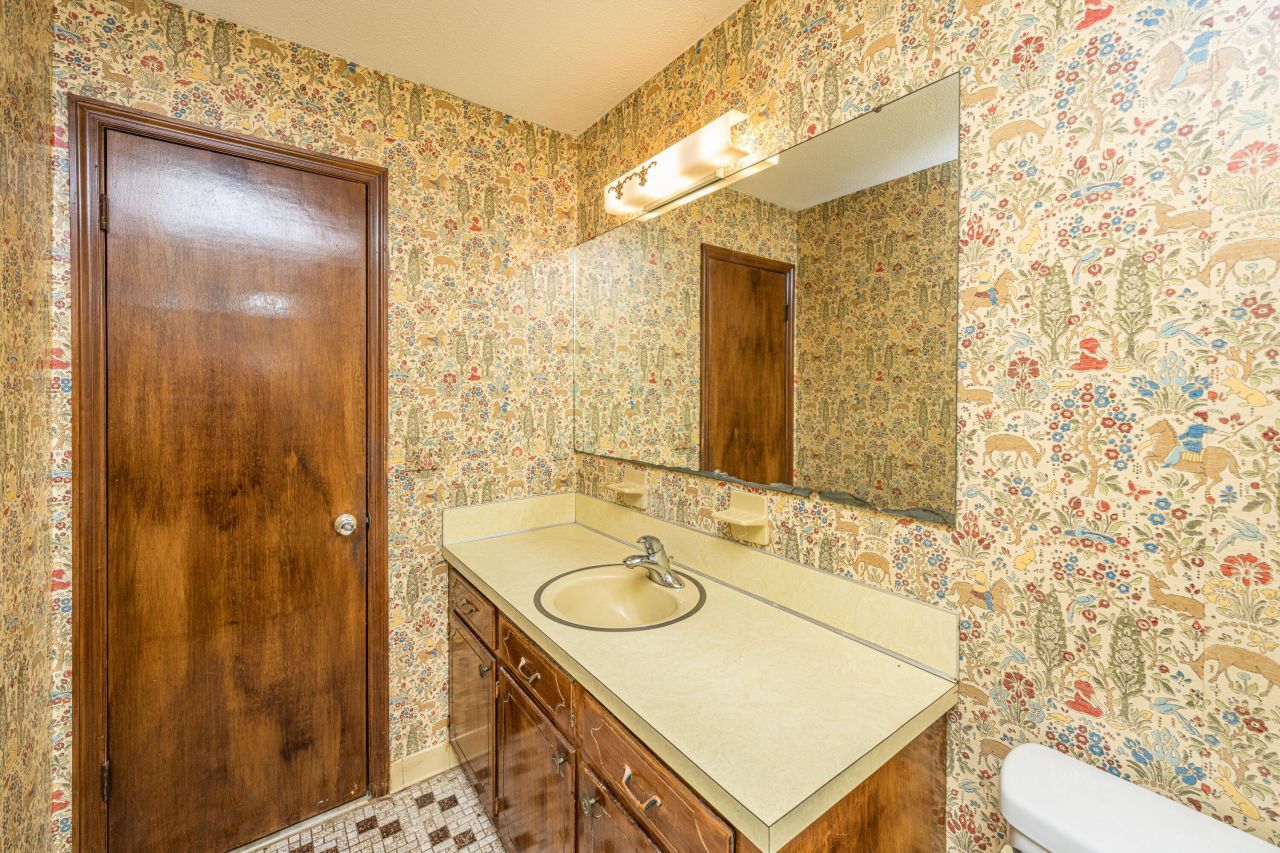 105 Chalcott Place Photo 24