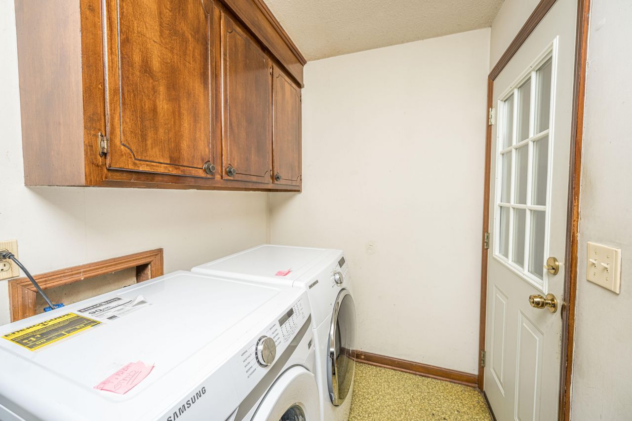 105 Chalcott Place Photo 32