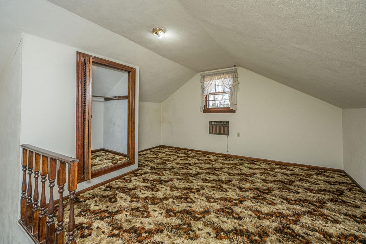 105 Chalcott Place Photo 33