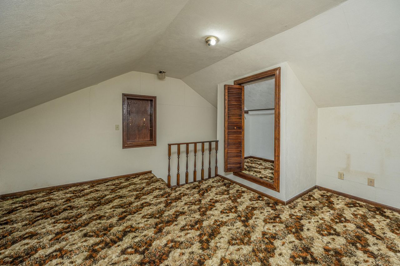 105 Chalcott Place Photo 34