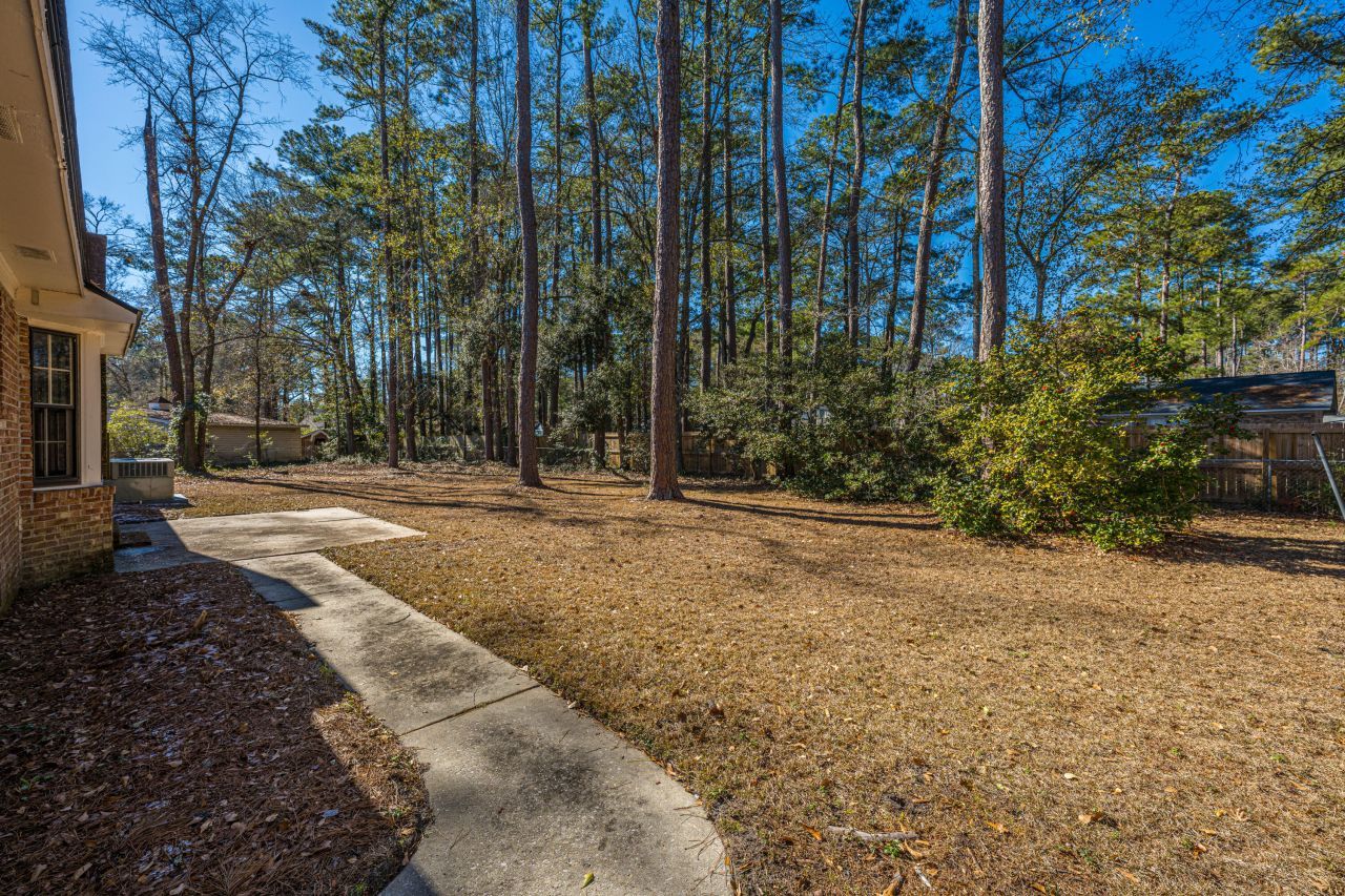 105 Chalcott Place Photo 36