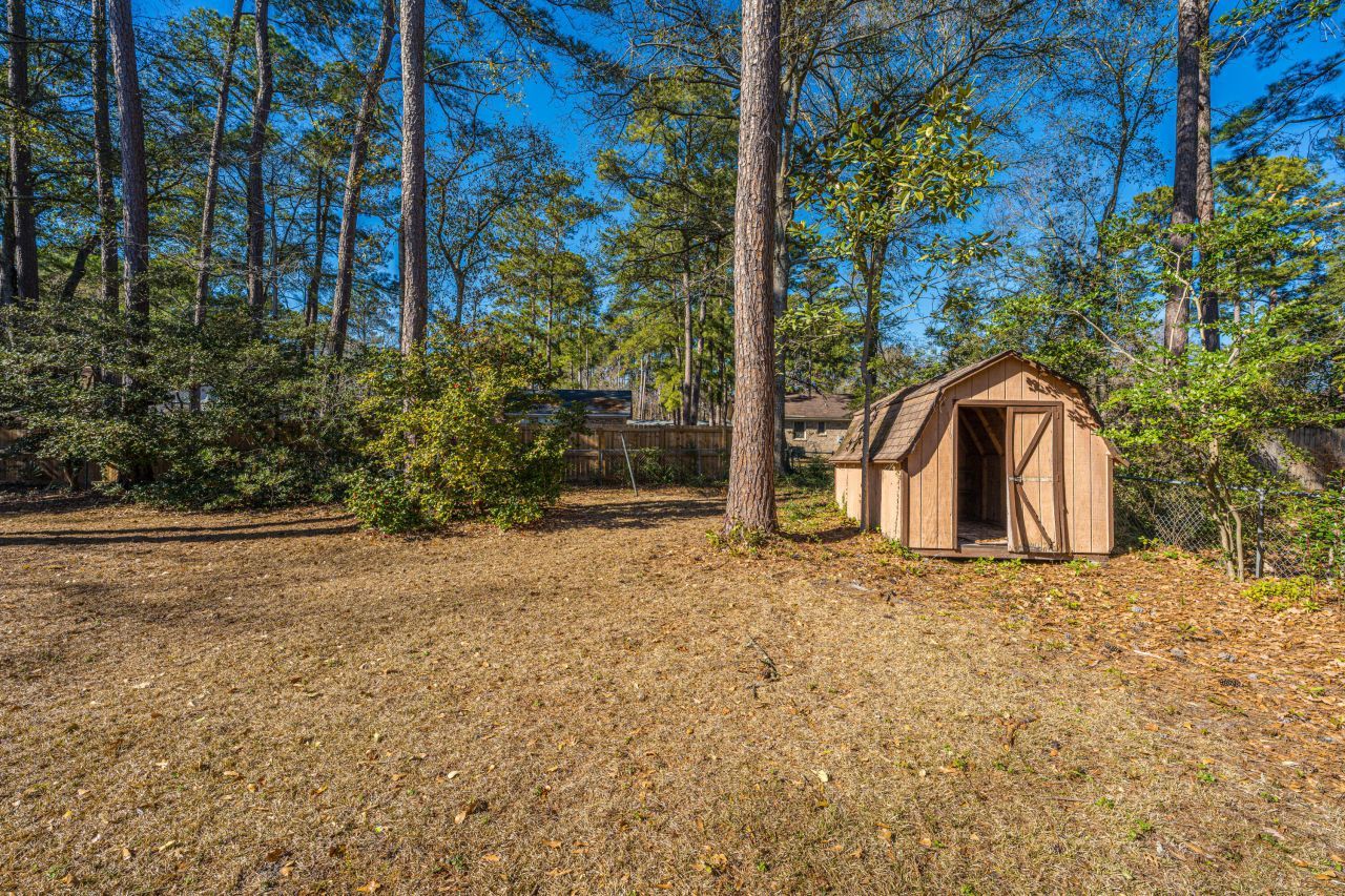 105 Chalcott Place Photo 37