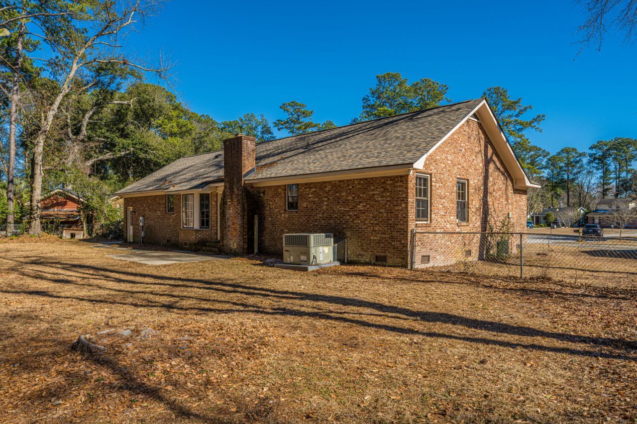 105 Chalcott Place Photo 40