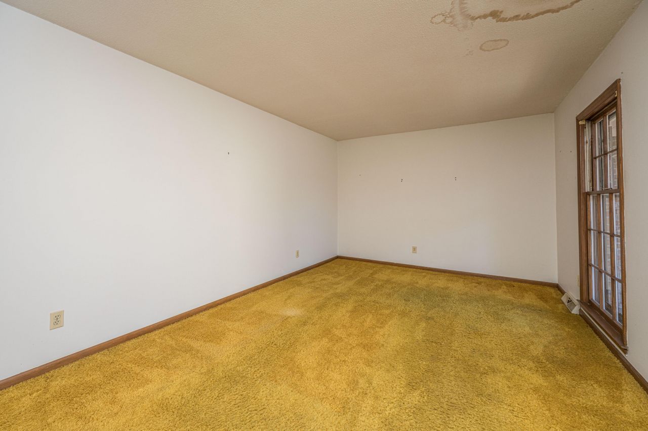 105 Chalcott Place Photo 8