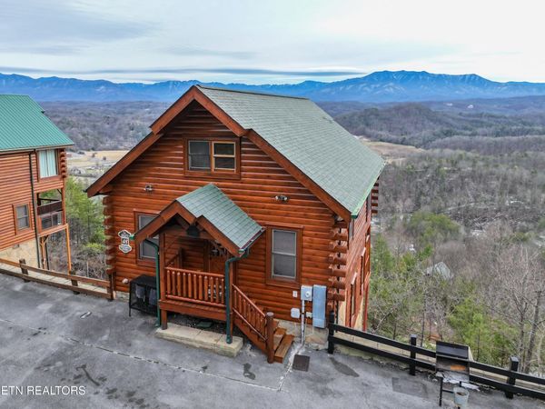 2607 Mountain Glory Tr, Sevierville, TN 37876