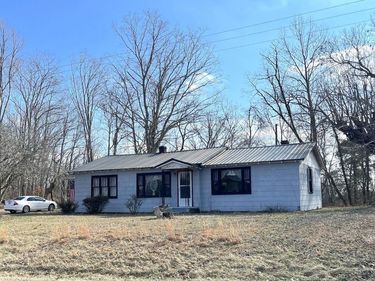 3331 Highway 1058 , Jamestown, KY 42629