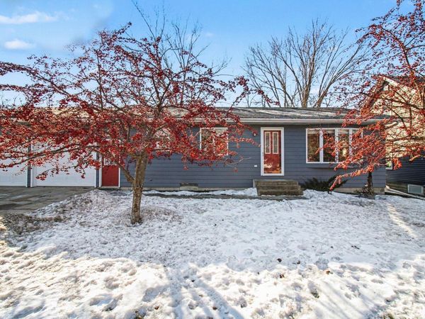 239 W Minnesota Street, Le Center, MN 56057