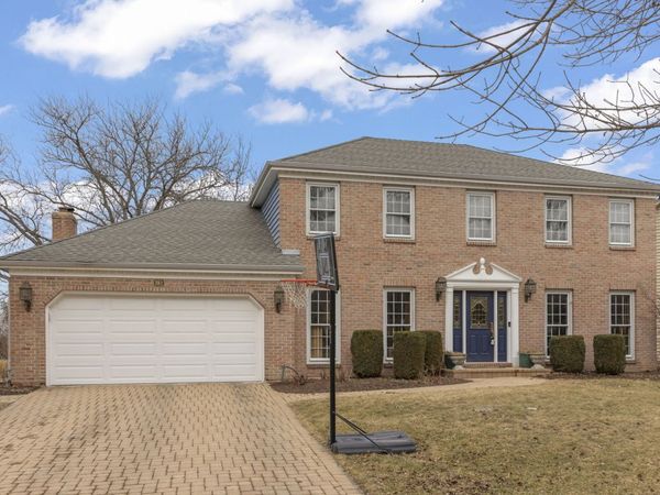 381 Prairie Knoll Drive, Naperville, IL 60565