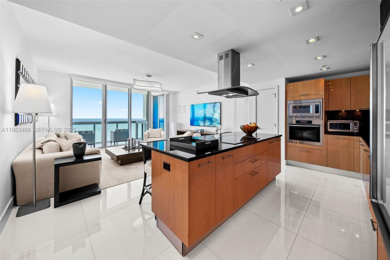 6899 Collins Ave, Unit 2207, Miami Beach, FL 33141 Photo