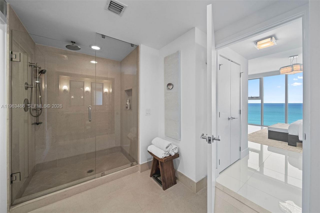 6899 Collins Ave, Unit 2207, Miami Beach, FL 33141 Photo